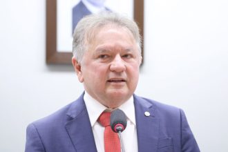 Merlong Solano assume a presidência da Comissão de Finanças e Tributação