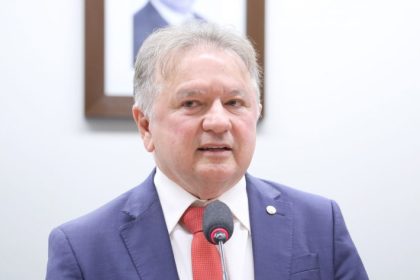 Merlong Solano assume a presidência da Comissão de Finanças e Tributação