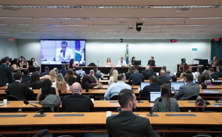 Relator admite mudar parecer sobre exclusividade médica em procedimentos estéticos faciais