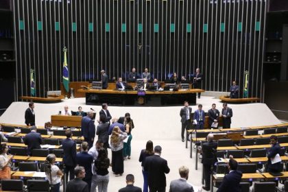 Câmara aprova regra que exige comprovante de ausência de restrição para transferência de veículo