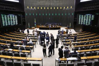 Plenário pode votar reajuste para segurança do DF e regras para transferência de veículos