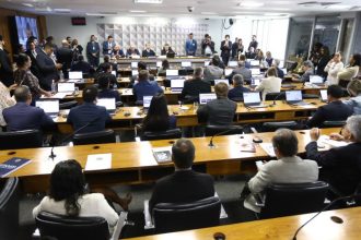 Relatório da CPMI do INSS será lido e pode ser votado nesta sexta