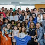 Lei amplia licença-paternidade para 20 dias e cria salário-paternidade