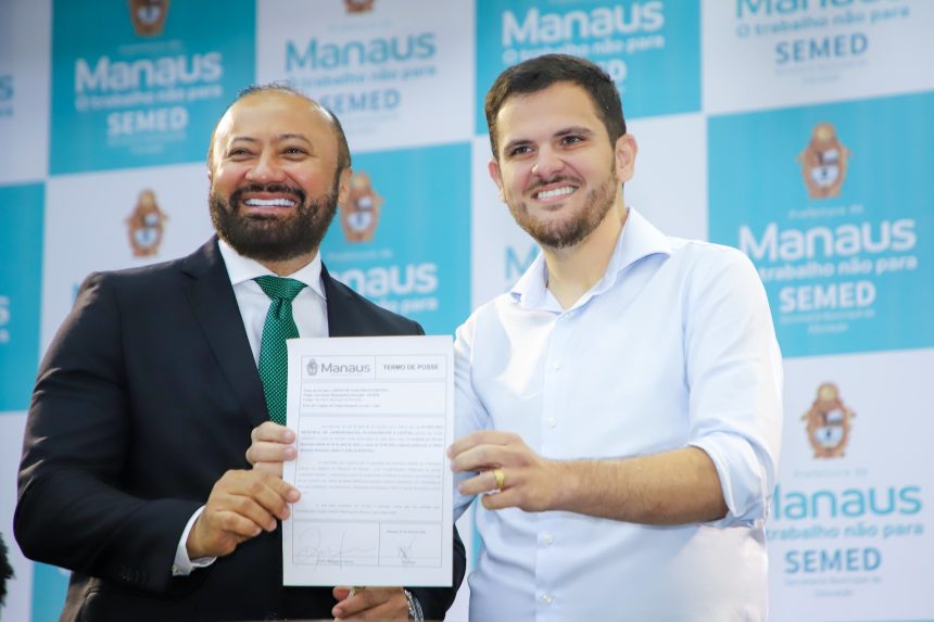 Prefeito Renato Junior dá posse a Arone Bentes como novo secretário da Semed e projeta avanços na rede municipal de ensino