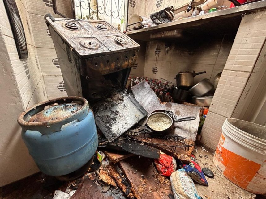 Corpo de Bombeiros é acionado após vazamento de gás causar explosão em residência e deixar uma pessoa ferida
