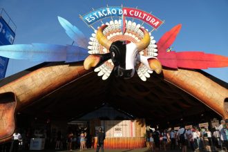 Intercâmbio artístico e arte urbana ganham destaque em programação cultural em Parintins