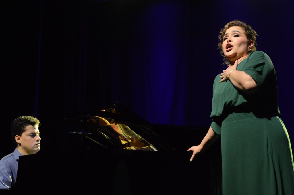 Recital gratuito no Iceu aproxima público manauara da música lírica