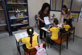 Escola estadual que atende crianças com deficiência visual realiza ação no mês de prevenção e combate à cegueira