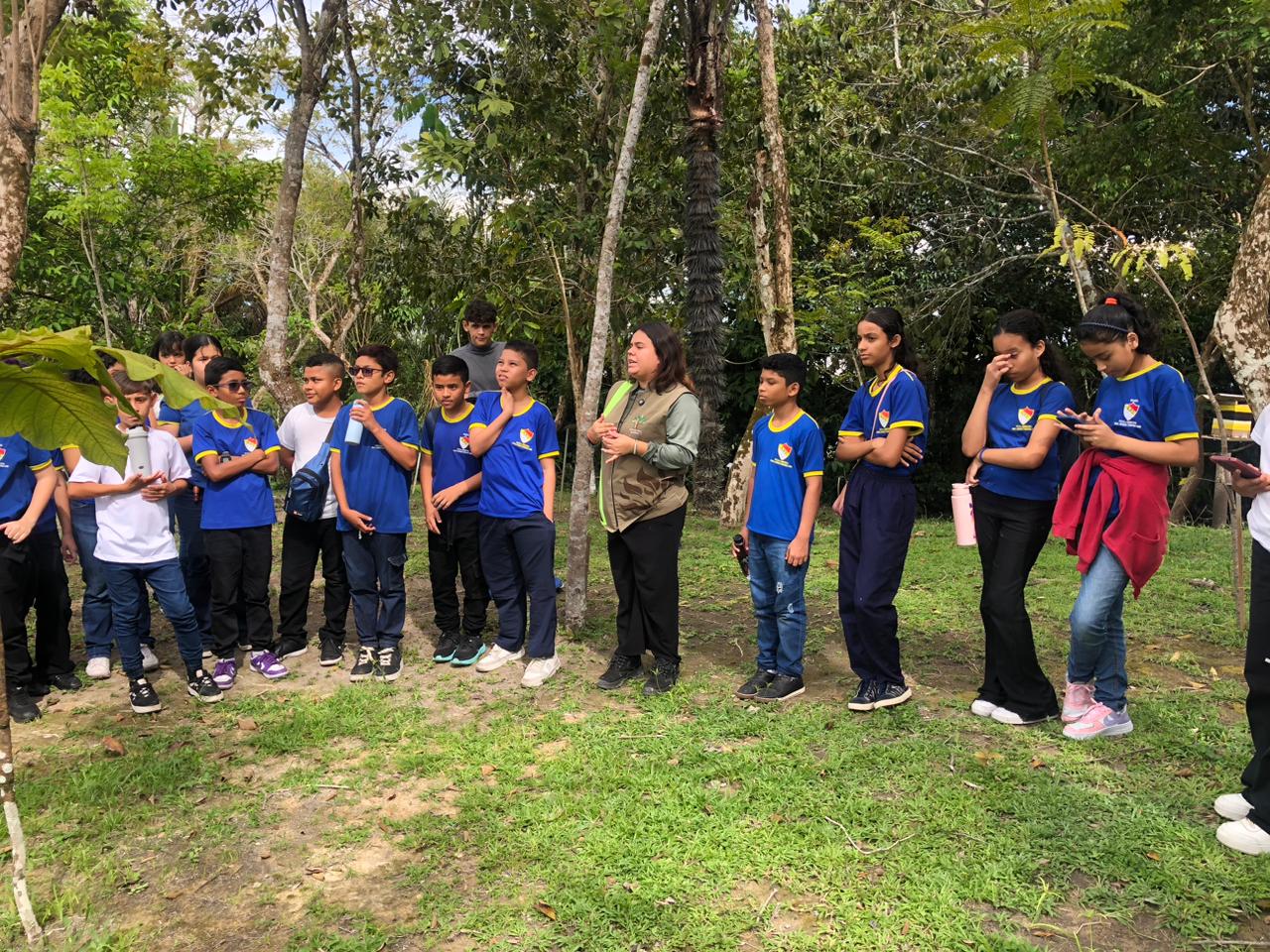 Estudantes da Prefeitura de Manaus participam de aula de educação ambiental no Instituto Soka Amazônia