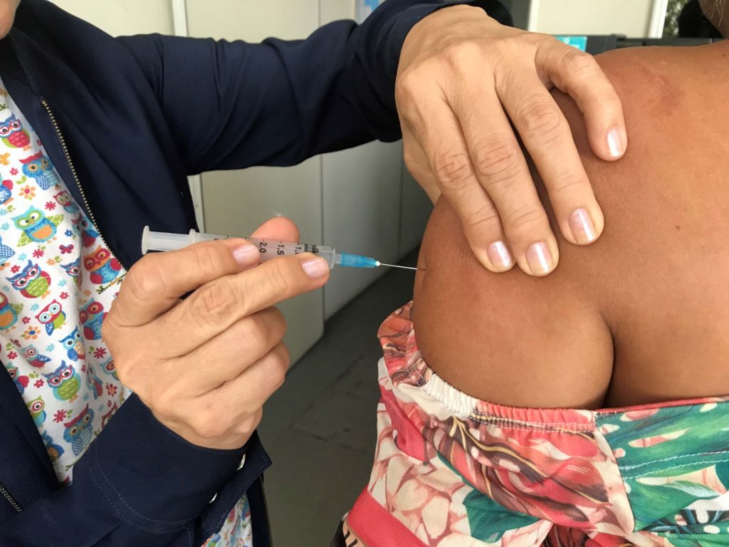 Mulheres em tratamento de lesões pré-malignas do colo do útero podem se vacinar contra o HPV