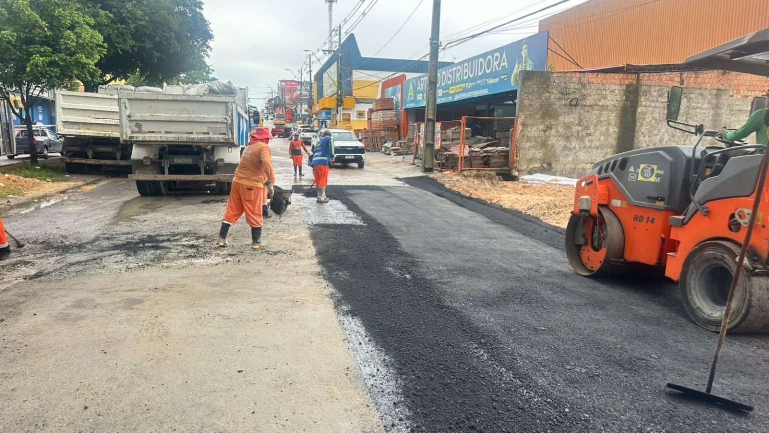 Prefeitura de Manaus conclui obra de contenção de erosão e avança com recuperação asfáltica na avenida Autaz Mirim