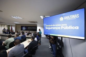 Mais de 14 mil servidores da Segurança terão reajuste de 4,14%, anuncia o governador interino Roberto Cidade
