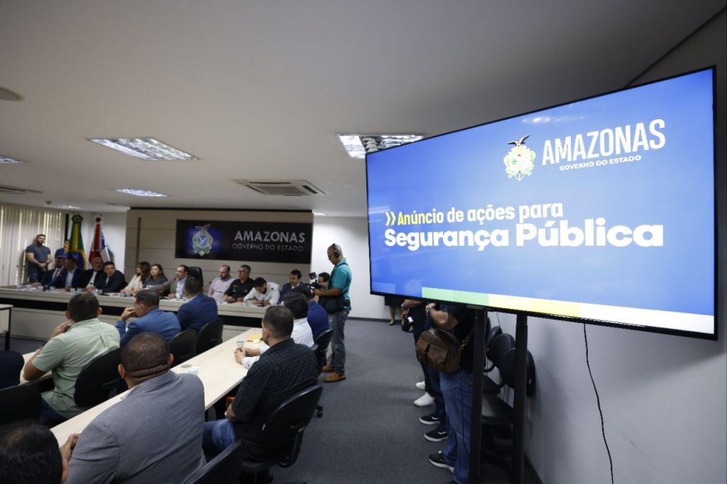 Mais de 14 mil servidores da Segurança terão reajuste de 4,14%, anuncia o governador interino Roberto Cidade