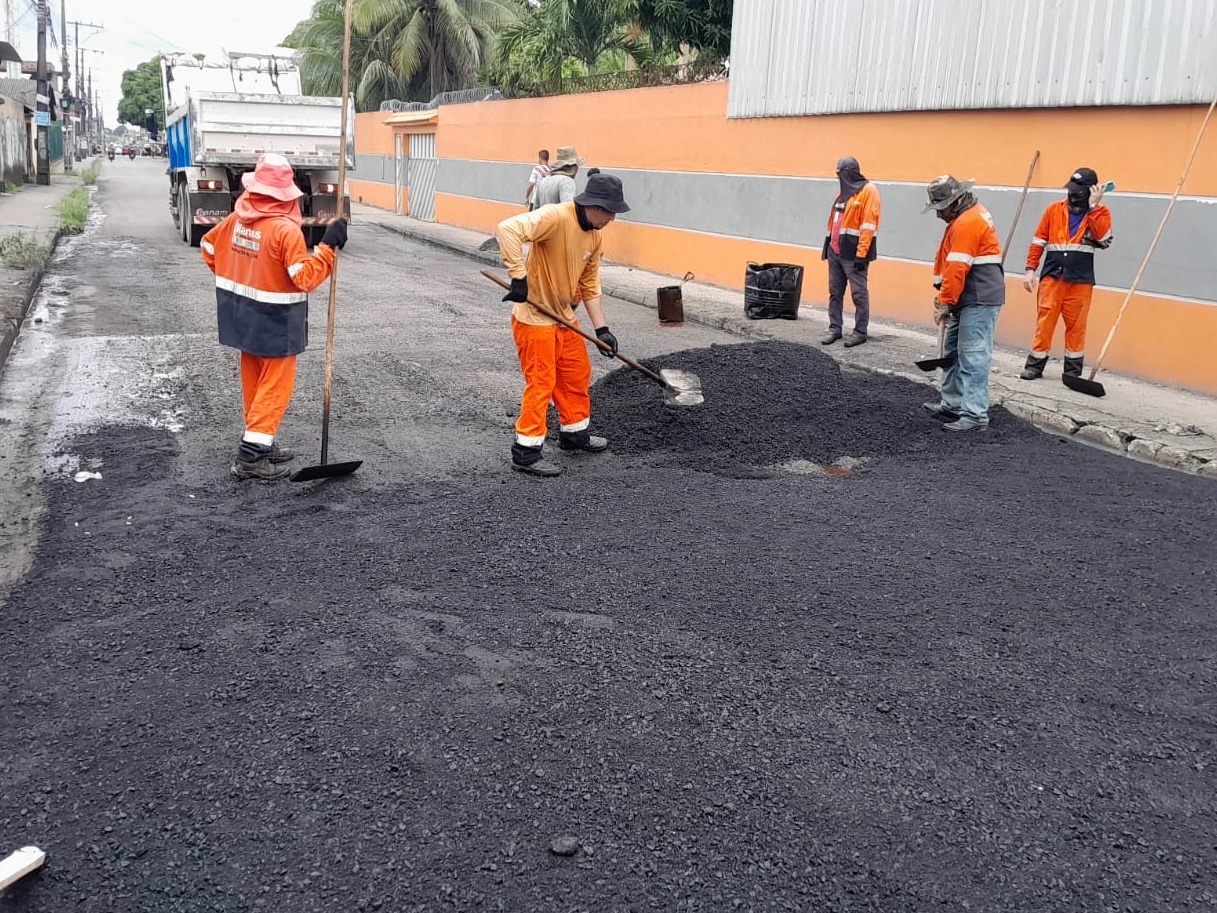 Prefeitura de Manaus intensifica recuperação asfáltica no bairro Colônia Santo Antônio