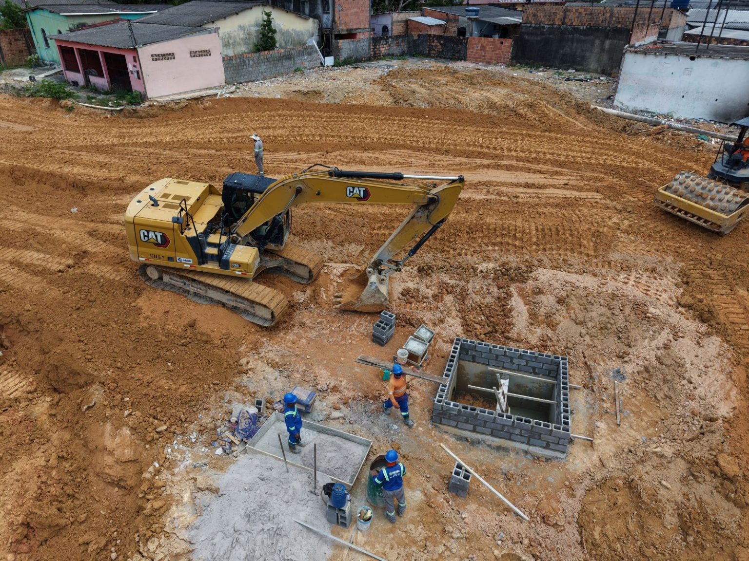 Prefeitura de Manaus avança em obras de contenção de erosão e leva mais segurança à rua Ladário, na zona Norte