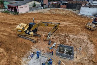 Prefeitura de Manaus avança em obras de contenção de erosão e leva mais segurança à rua Ladário, na zona Norte