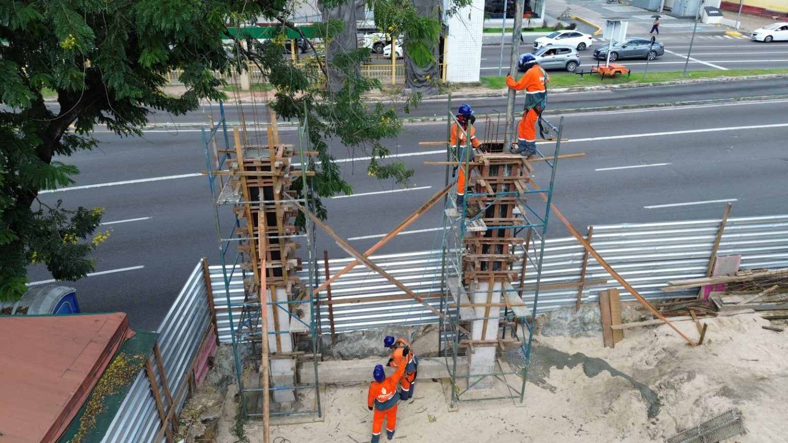Prefeitura de Manaus intensifica reconstrução da passarela da avenida Torquato Tapajós para melhorar mobilidade e segurança