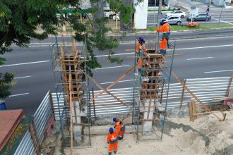 Prefeitura de Manaus intensifica reconstrução da passarela da avenida Torquato Tapajós para melhorar mobilidade e segurança