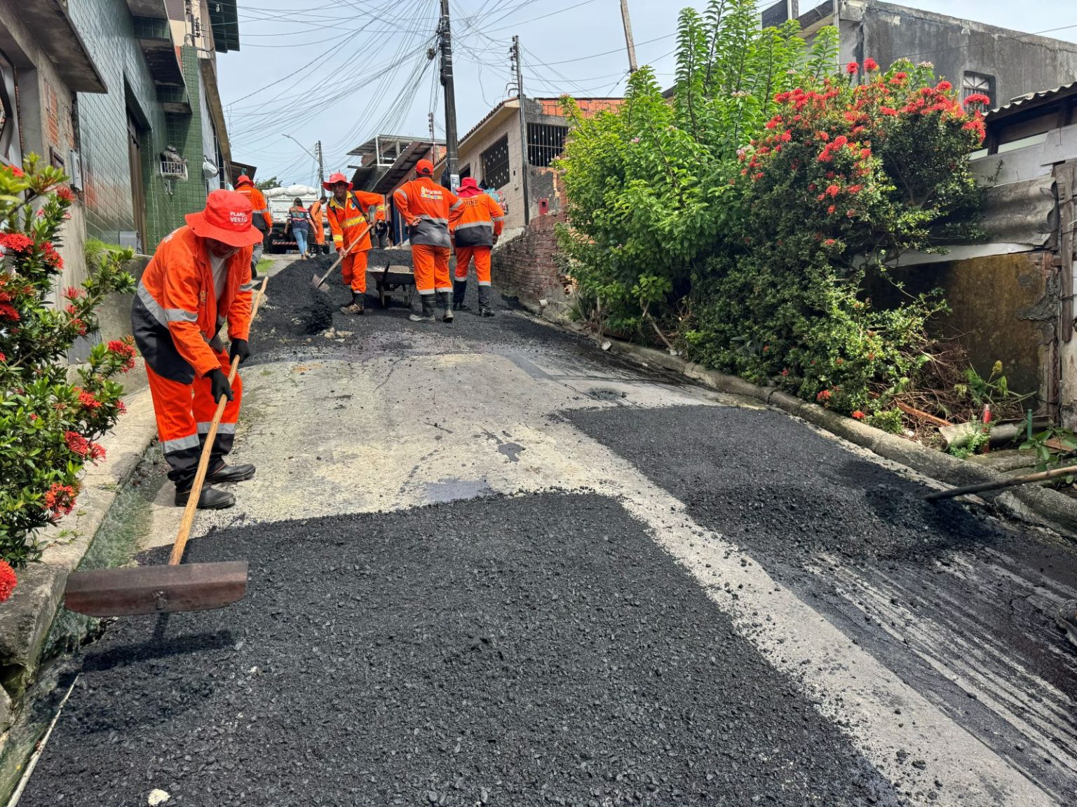 Prefeitura de Manaus intensifica recuperação asfáltica no bairro Zumbi e reforça mobilidade na zona Leste