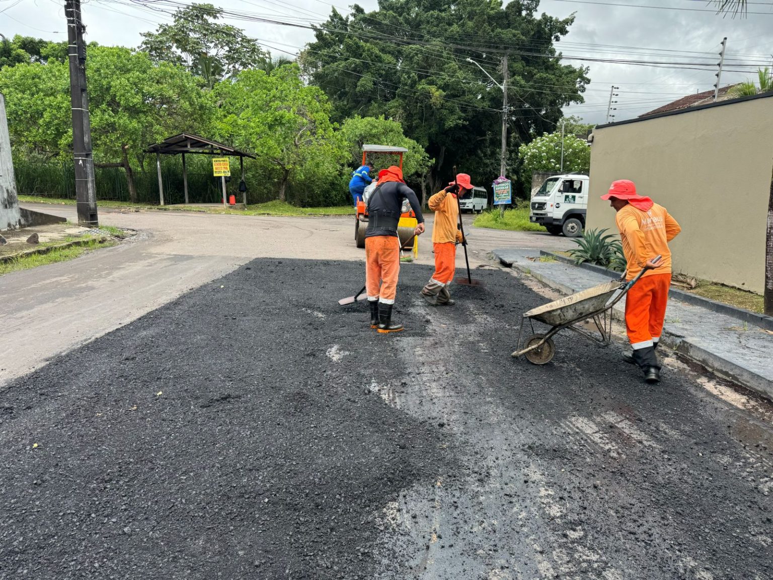 Prefeitura de Manaus intensifica recuperação asfáltica no bairro Aleixo e amplia mobilidade na zona Centro-Sul