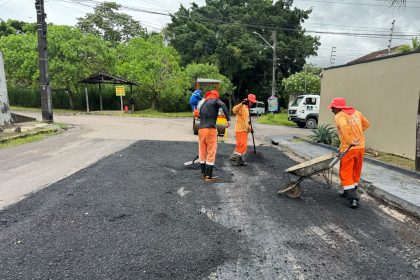 Prefeitura de Manaus intensifica recuperação asfáltica no bairro Aleixo e amplia mobilidade na zona Centro-Sul