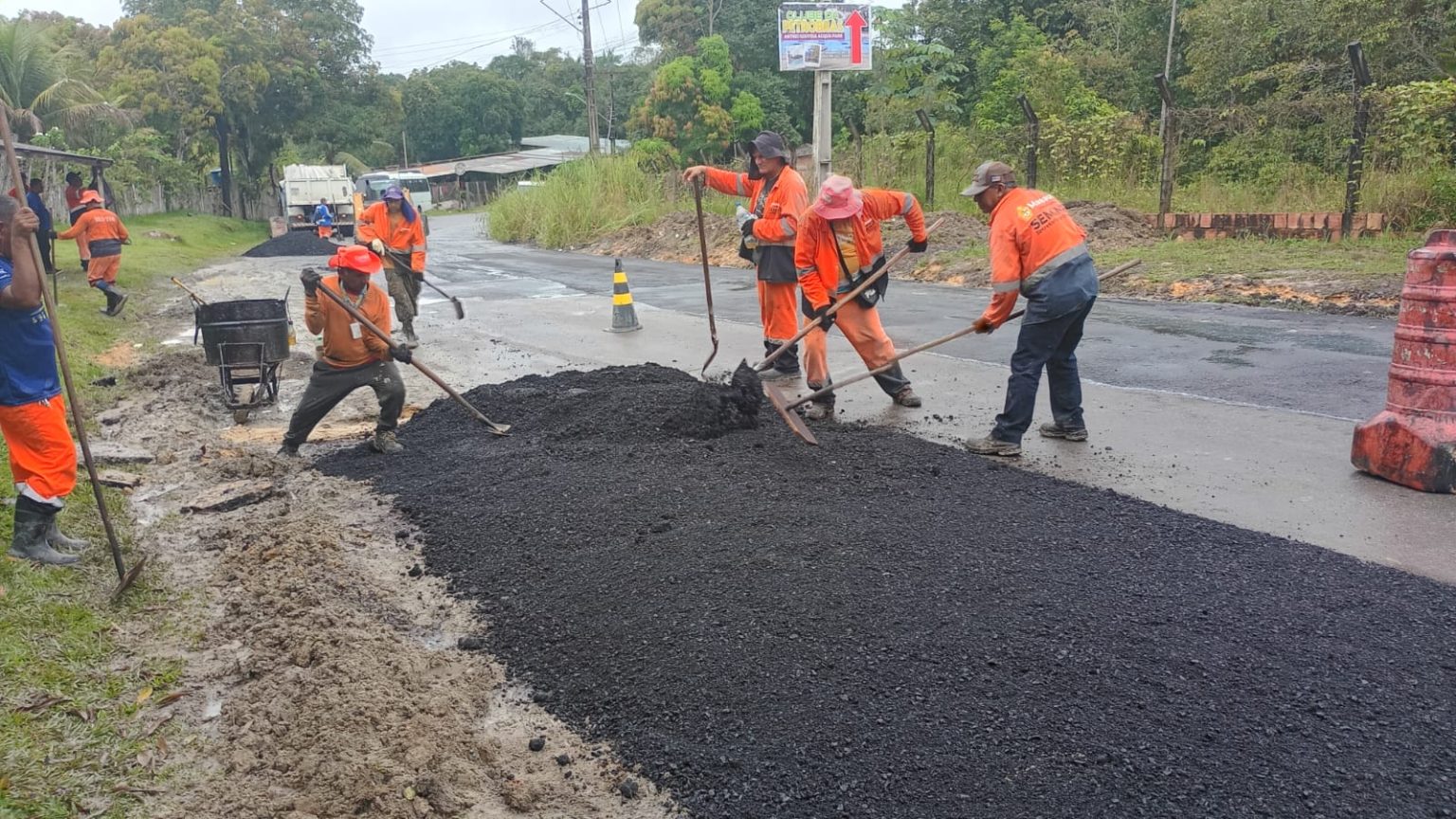 Prefeitura de Manaus reforça mobilidade no bairro Jorge Teixeira com manutenção asfáltica no ramal do Brasileirinho