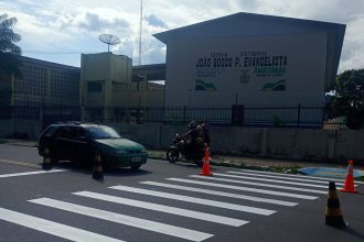 Prefeitura de Manaus implanta e revitaliza mais de 400 faixas de pedestres com reforço nas áreas escolares