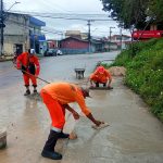 Prefeitura de Manaus avança com obras de drenagem e reconstrói calçada na rua José Romão, no São José