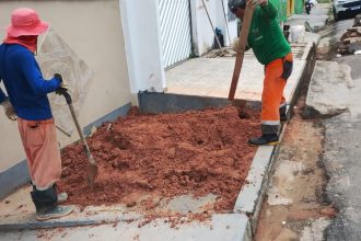 Prefeitura de Manaus intensifica recuperação de drenagens no bairro Compensa com frentes simultâneas de obras