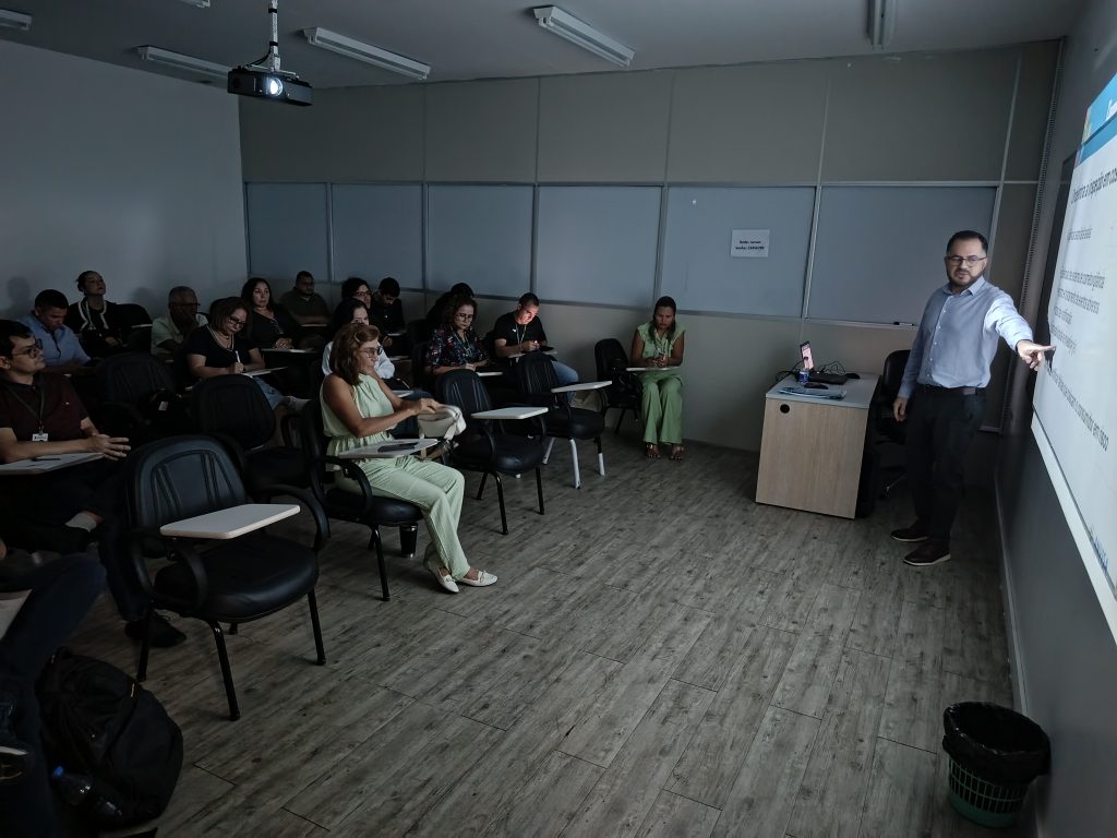 Servidores da Visa Manaus recebem capacitação da Anvisa sobre cosmetovigilância