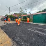 Prefeitura de Manaus intensifica serviços de manutenção asfáltica e trabalha em nova rua do bairro Aleixo