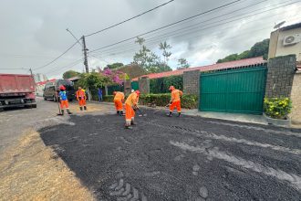 Prefeitura de Manaus intensifica serviços de manutenção asfáltica e trabalha em nova rua do bairro Aleixo