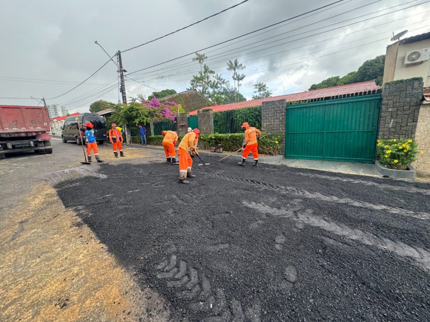 Prefeitura de Manaus intensifica serviços de manutenção asfáltica e trabalha em nova rua do bairro Aleixo