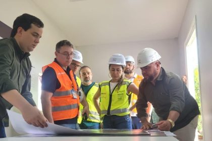 Sedurb e TCE acompanham avanço das obras do Prosai em Parintins