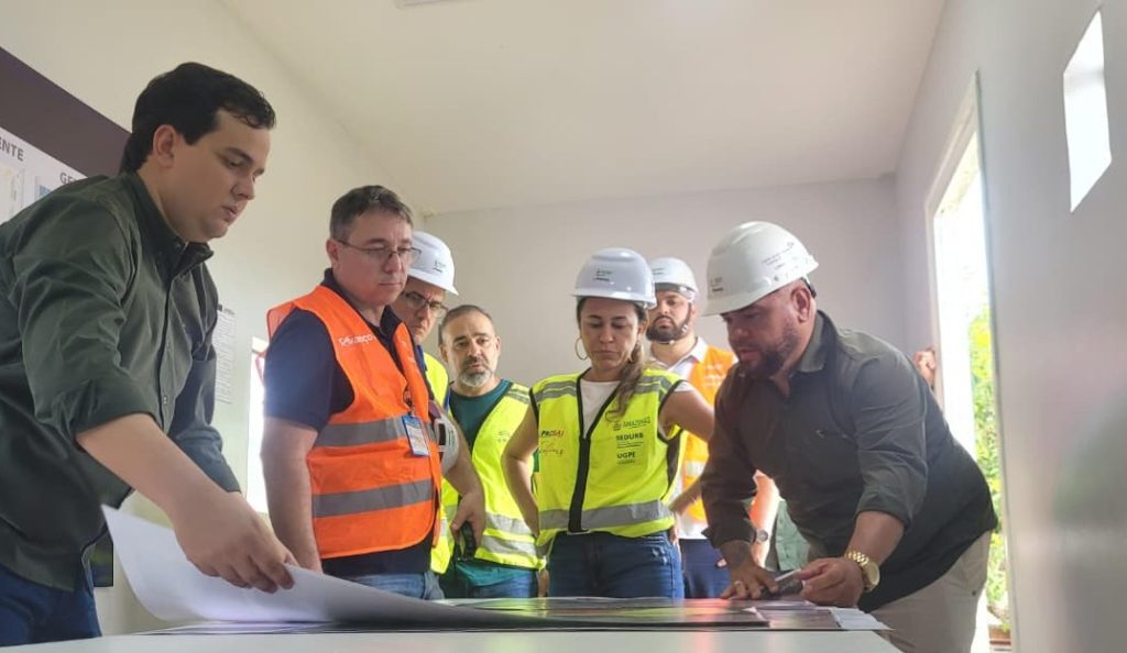 Sedurb e TCE acompanham avanço das obras do Prosai em Parintins