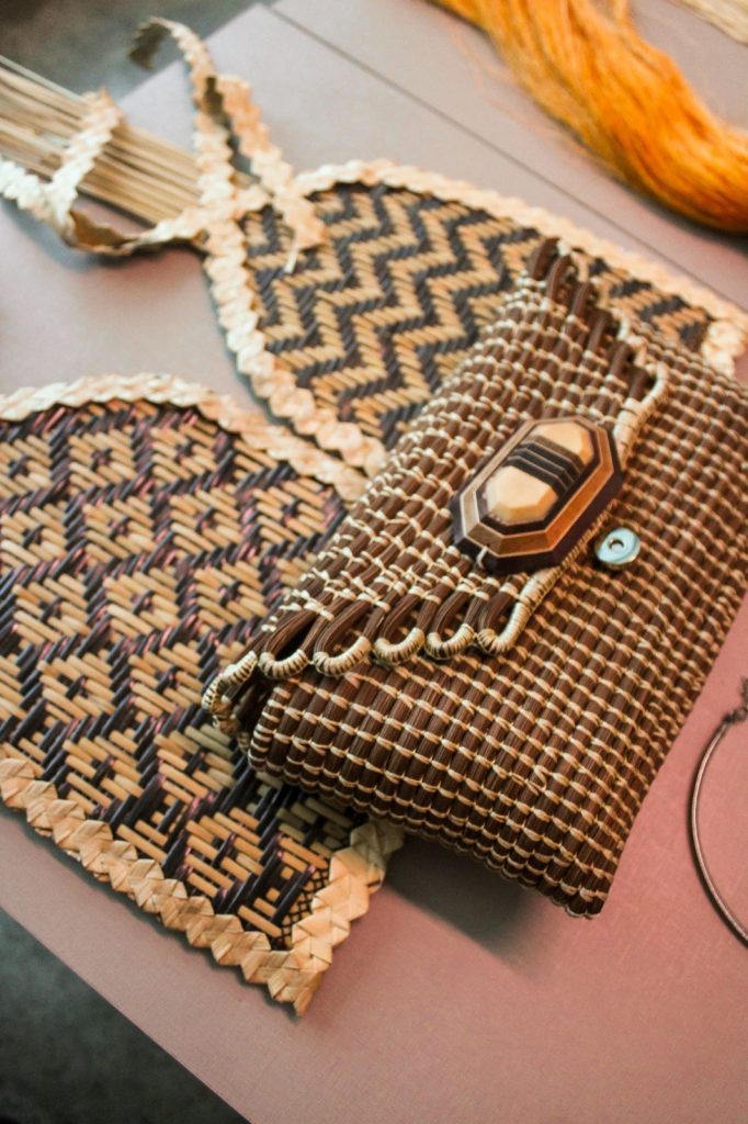 Moda com insumos da floresta vira estratégia de geração de renda no Amazonas