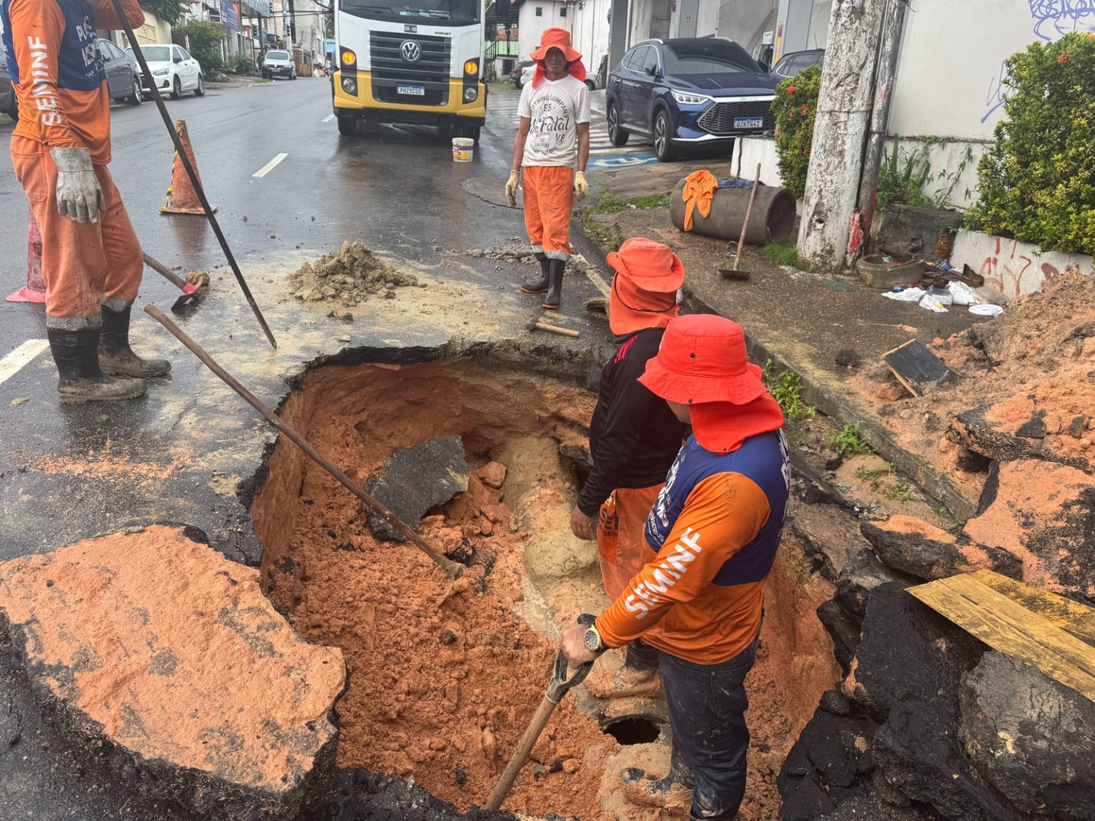 Prefeitura de Manaus reforça drenagem no Centro e garante mais segurança e fluidez no escoamento das águas
