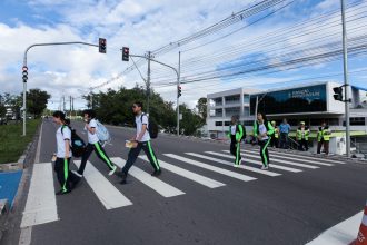 Prefeitura de Manaus inicia operação de novo conjunto semafórico no Distrito Industrial e reforça segurança viária