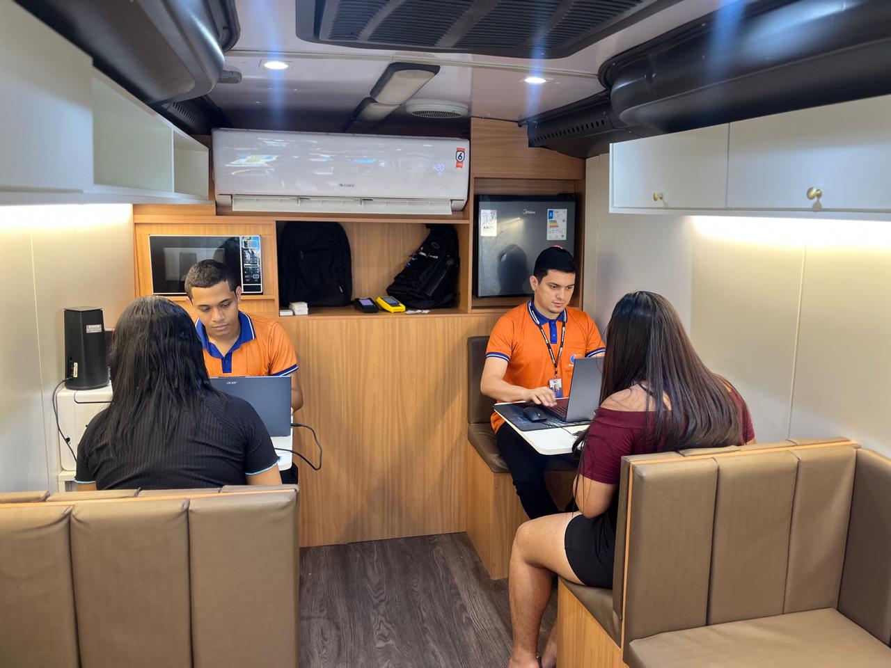 Prefeitura de Manaus leva emissão do cartão ‘PassaFácil’ ao bairro Puraquequara