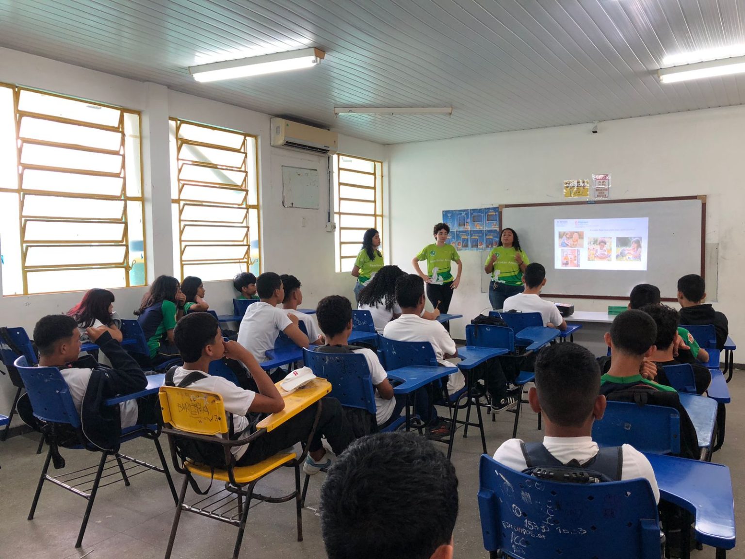 ‘Oca vai à Escola’ fortalece educação ambiental e mobiliza estudantes da rede municipal em Manaus