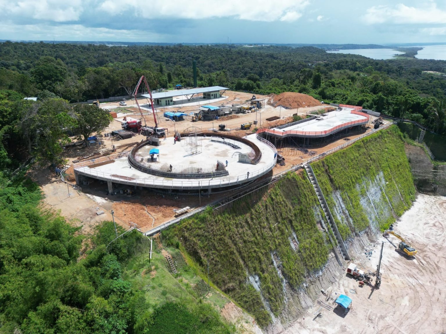 Prefeitura de Manaus avança em obras de engenharia e na Oca Niemeyer no parque Encontro das Águas Rosa Almeida