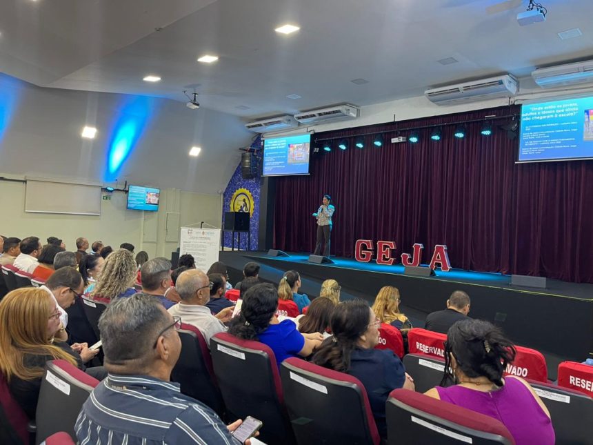 Prefeitura de Manaus debate dever do Estado na garantia da educação básica com foco na EJA