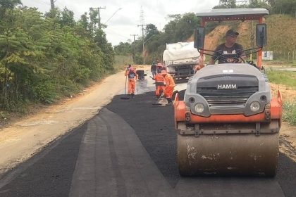 Prefeitura de Manaus intensifica recuperação asfáltica na zona Leste e garante mais mobilidade na comunidade Coração de Mãe