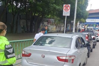 Prefeitura de Manaus intensifica fiscalização e autua 14 veículos por estacionamento irregular em área proibida