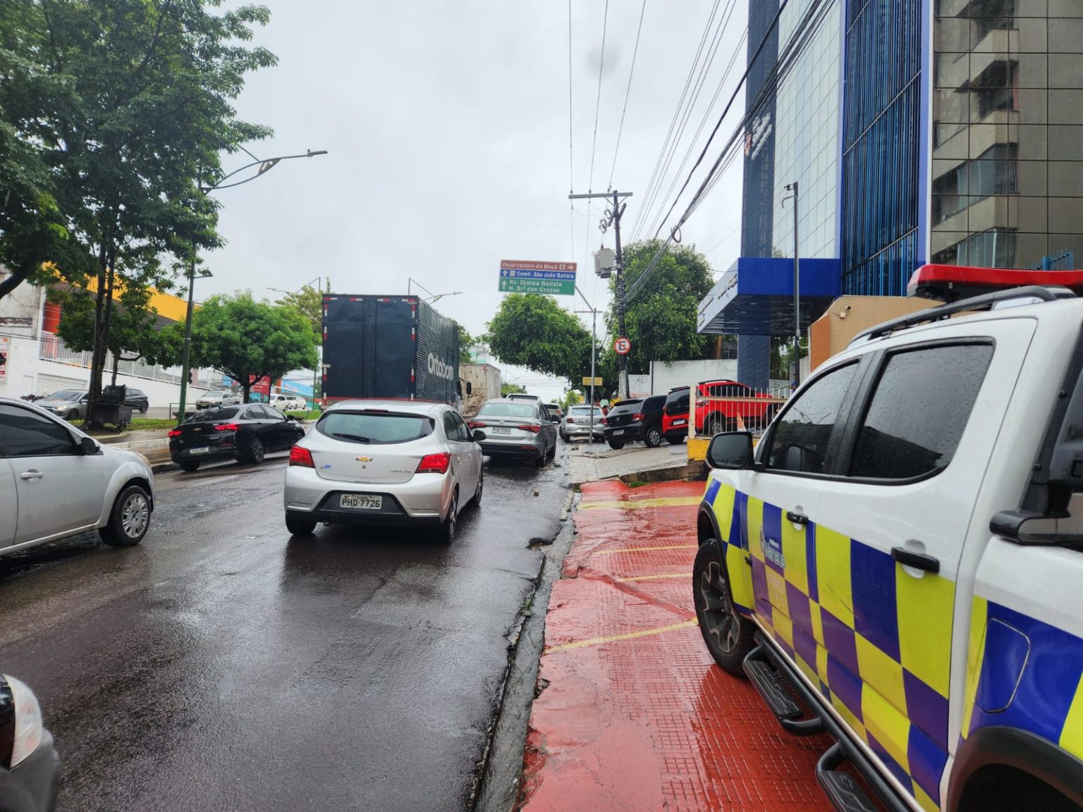 Prefeitura de Manaus intensifica fiscalização contra estacionamento irregular nas zonas Norte e Sul