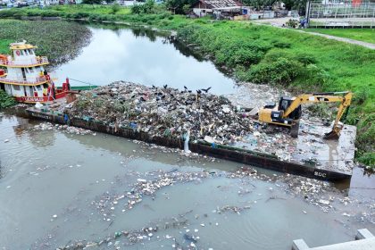 Prefeitura de Manaus já retirou mais de mil toneladas de resíduos da orla do rio Negro em 2026