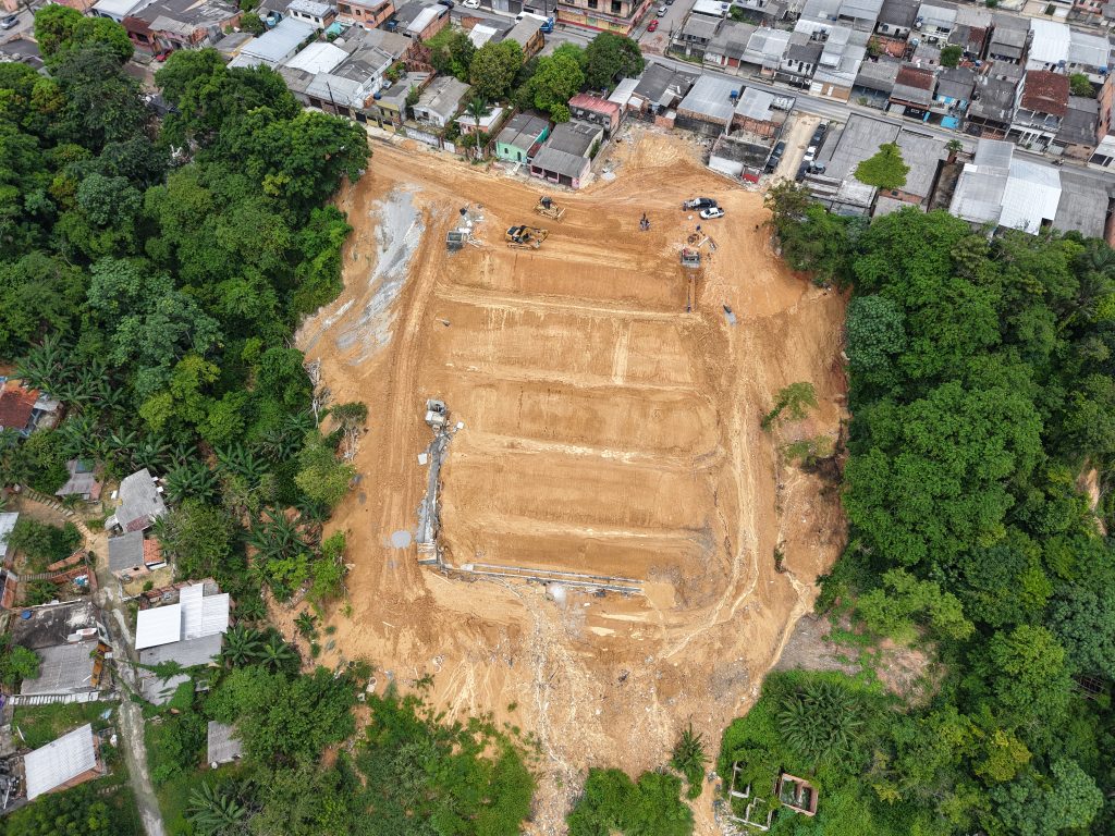 Prefeitura de Manaus intensifica obras na rua Ladário e reforça segurança com avanço de contenção de erosão na zona Norte