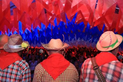 Comissão debate regulamentação profissional e proteção dos trabalhadores