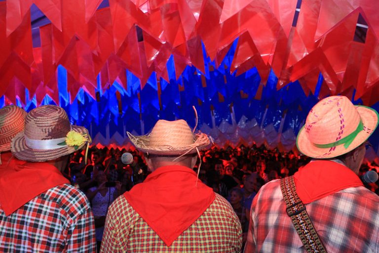 Comissão debate regulamentação profissional e proteção dos trabalhadores