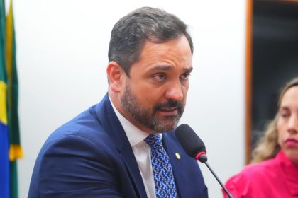 Comissão aprova regras para uso de aplicativos em transporte fretado